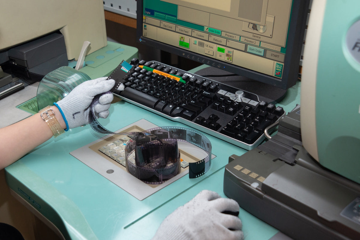 Film being positioned in a Frontier scanner