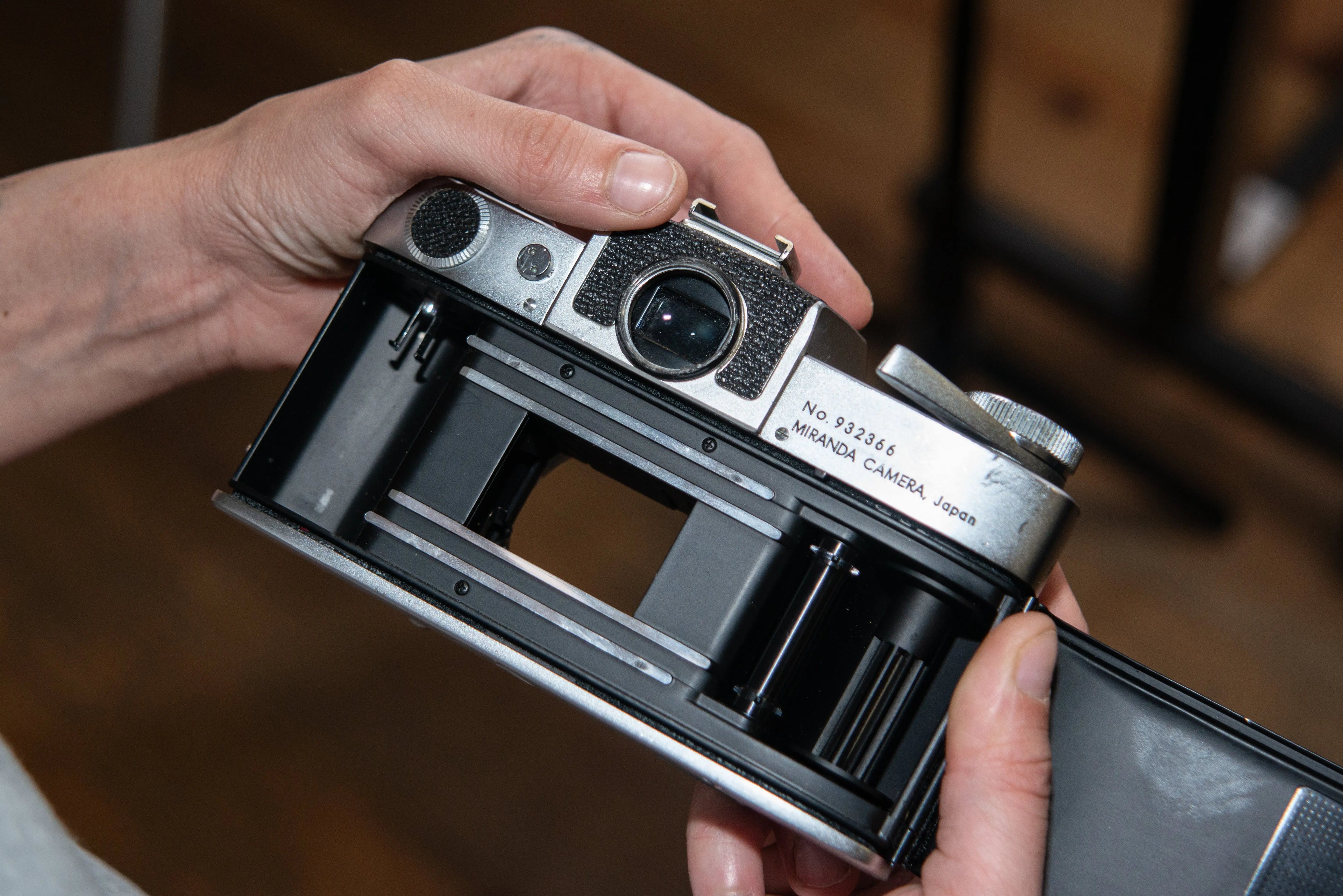 Checking whether an analogue film camera works before loading film
