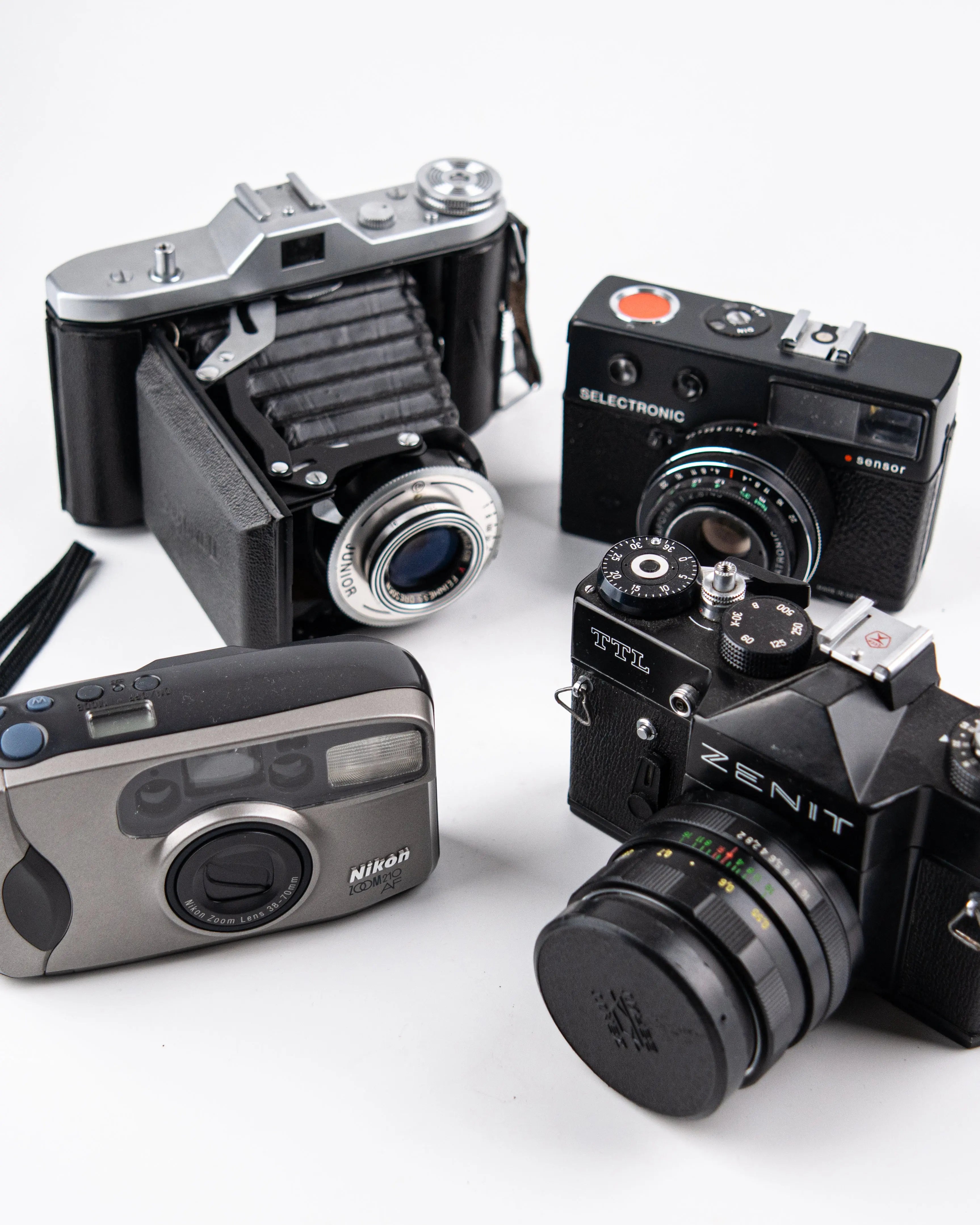 Point-and-shoot and SLR film cameras compared at Berlin Photo Studio