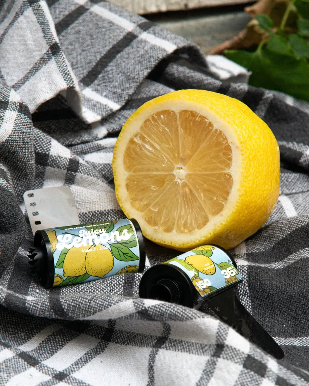 ECN2/ Juicy Lemons 50 ISO - 135/36 – 35mm film roll gallery vista 3 di 8