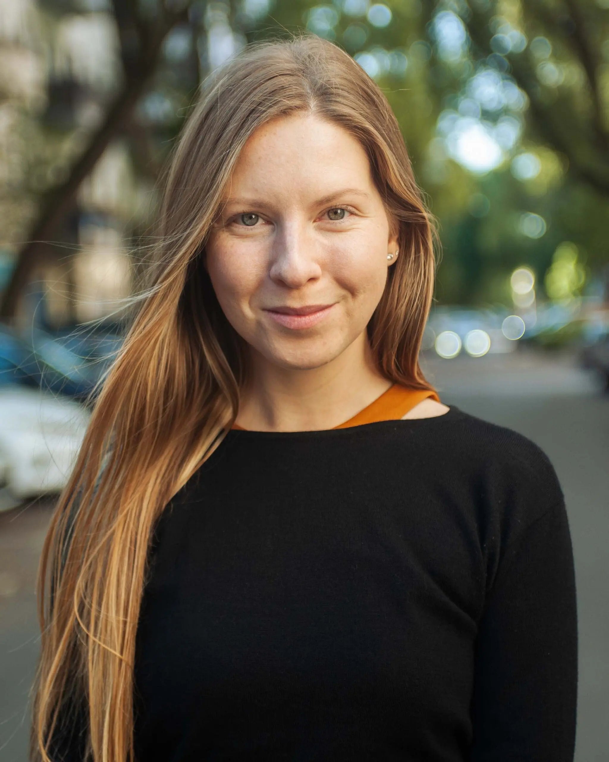 Outdoor Photoshoot – Natural & Authentic Portraits in Berlin Photo Studio Berlin