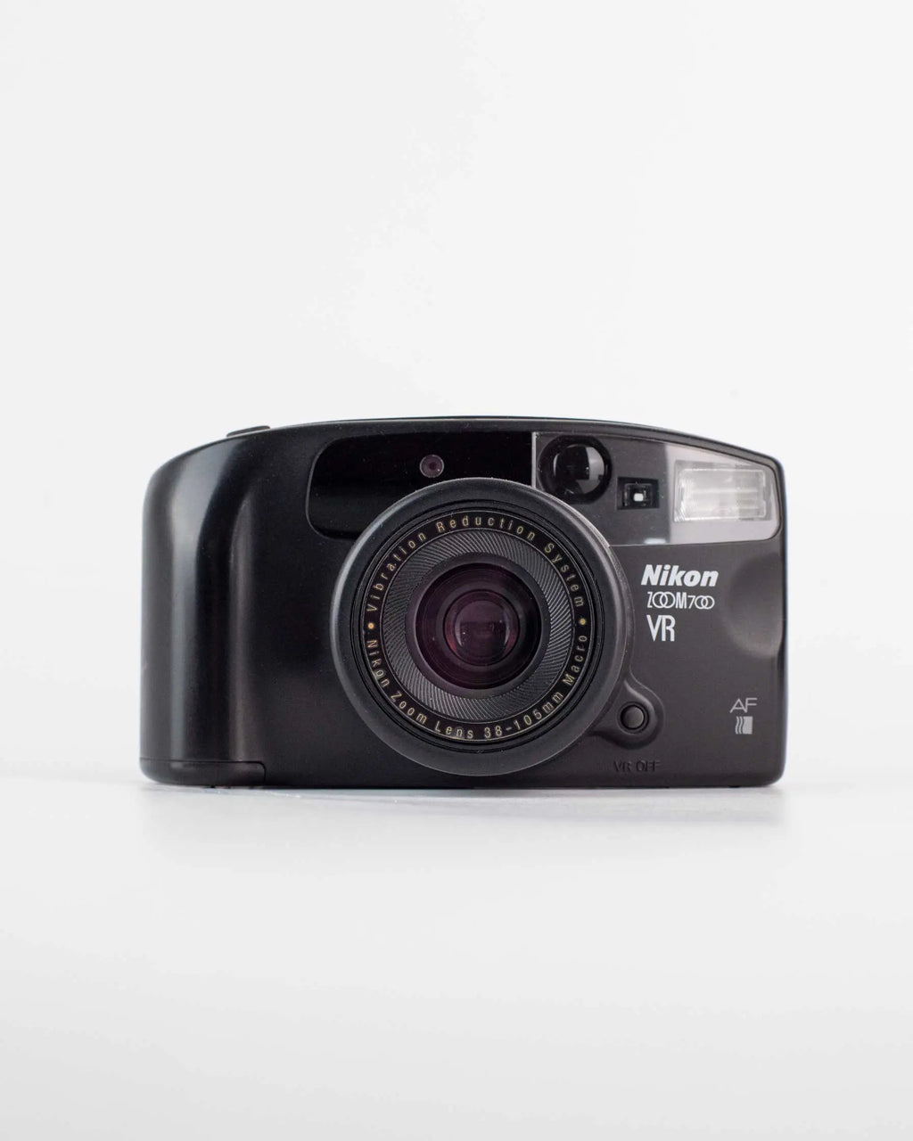 Vorderansicht der Nikon Zoom 700 VR – fotografiert mit einer 35-mm-Filmkamera