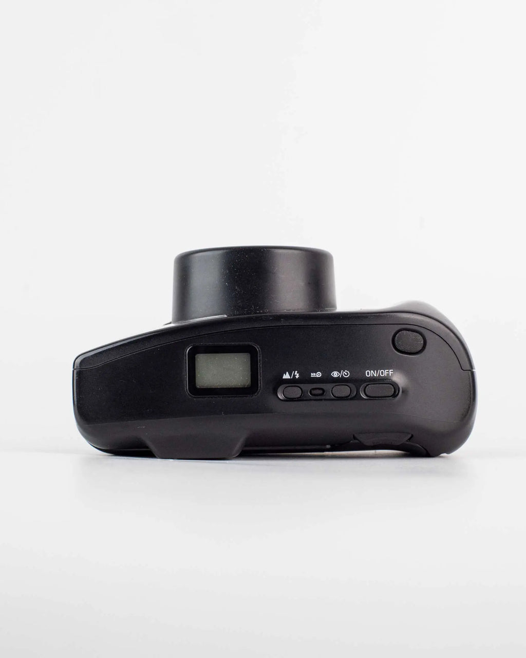 Nikon Zoom 700 VR Produktansicht 3 – fotografierte 35-mm-Filmkamera
