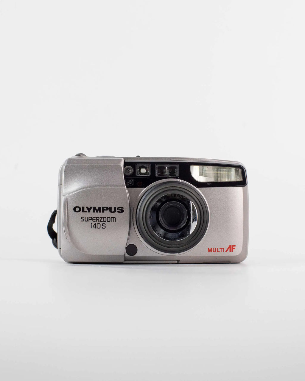 Olympus Superzoom 140 S Vorderansicht – fotografiert mit einer 35-mm-Filmkamera