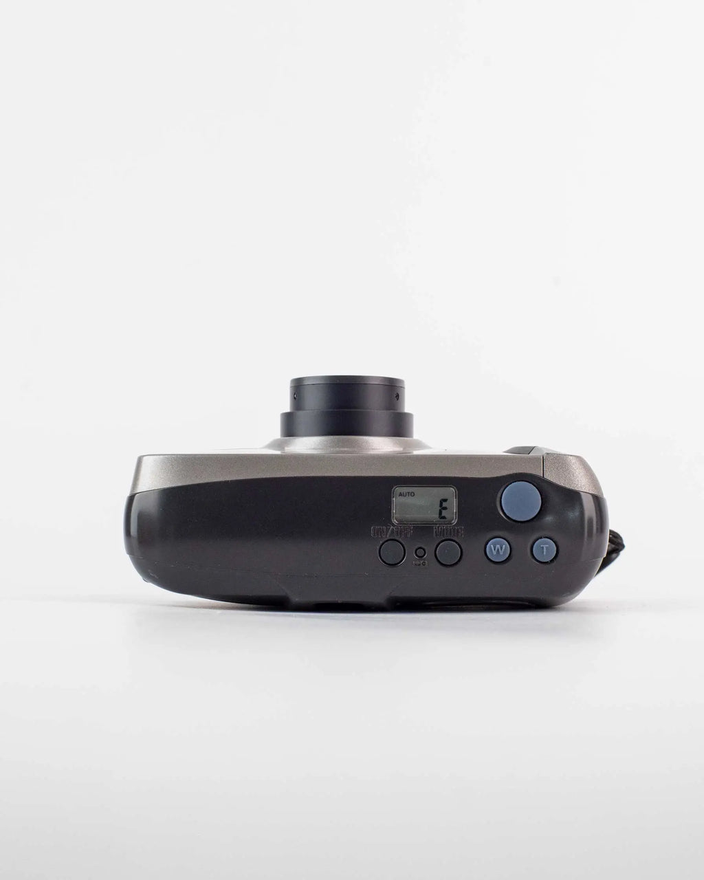 Nikon Zoom 210 AF vista de producto 3 – cámara analógica de 35 mm fotografiada