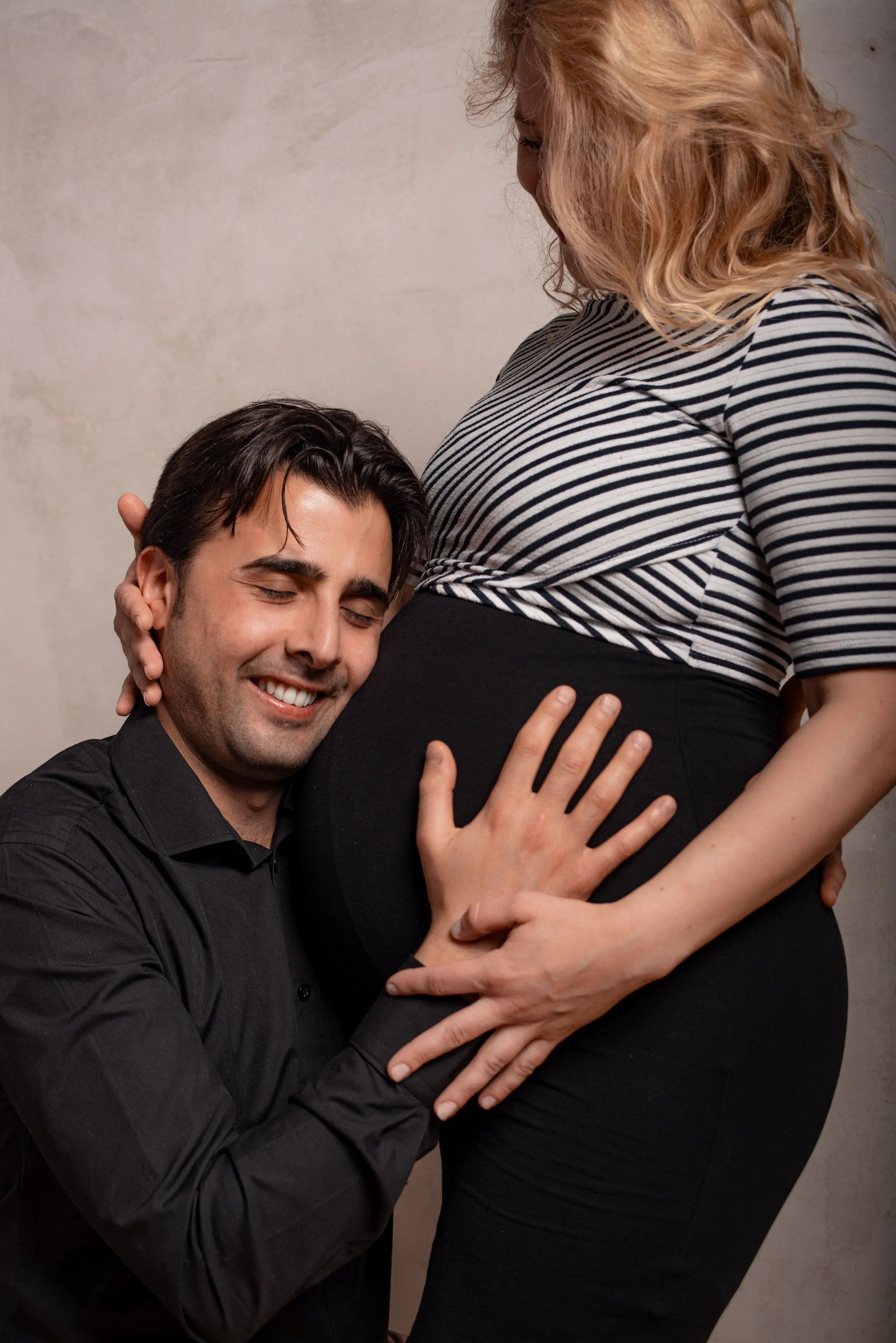 Maternity Photoshoot Berlin — A Moment That Becomes Memory Photo Studio Berlin