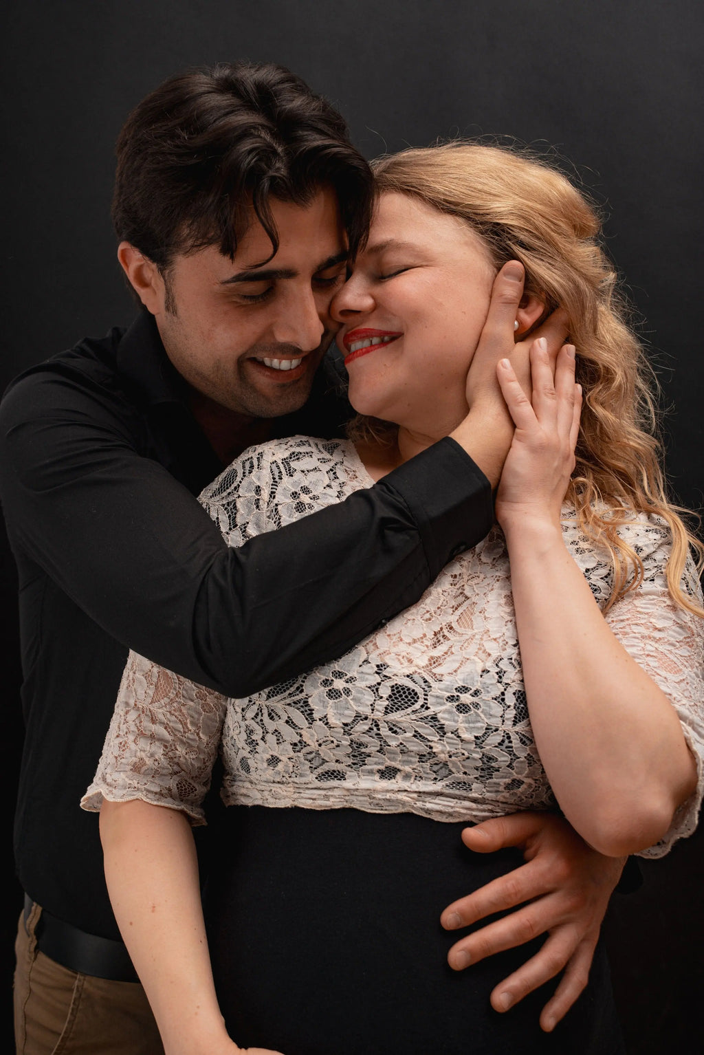 Maternity Photoshoot Berlin — A Moment That Becomes Memory Photo Studio Berlin
