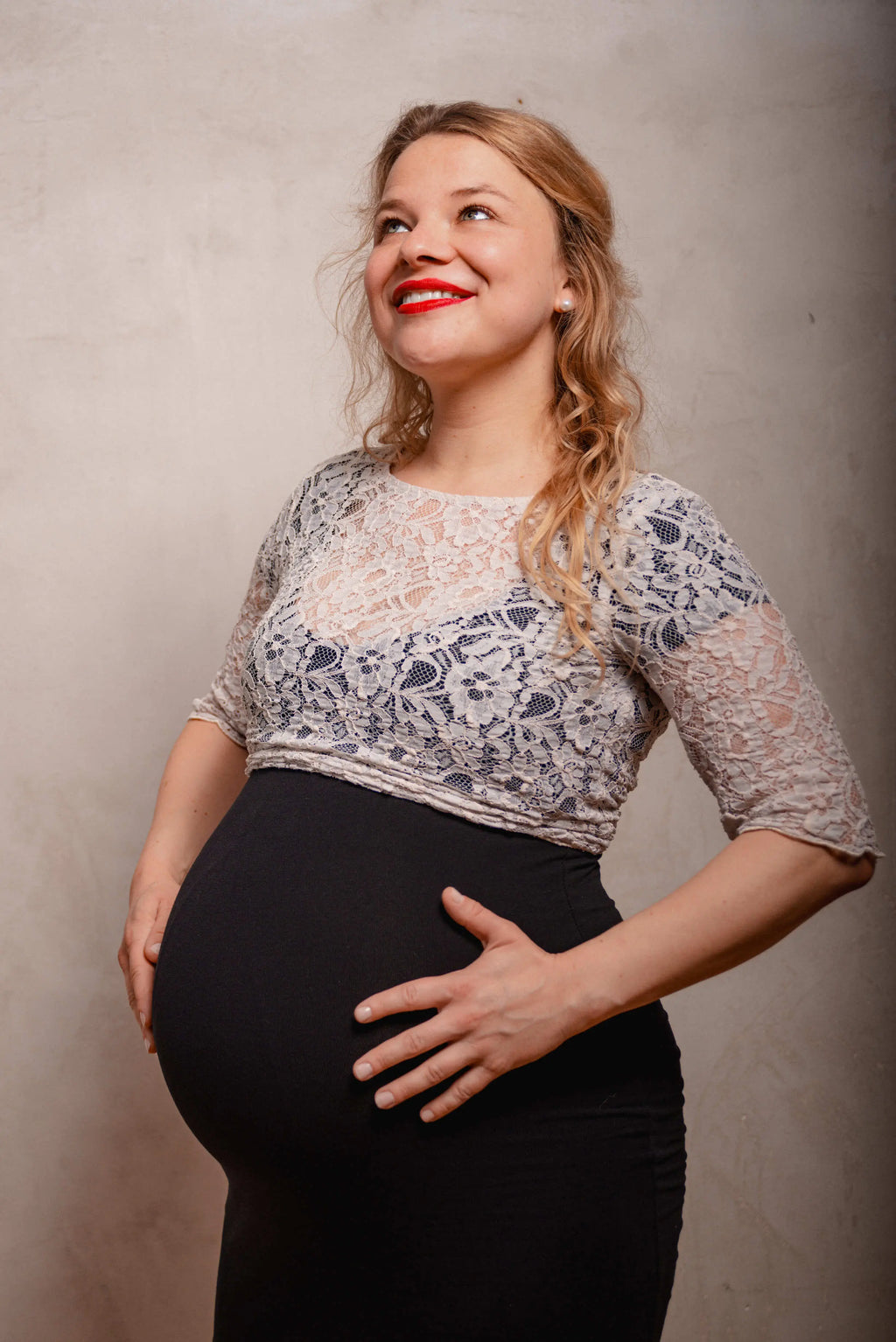 Maternity Photoshoot Berlin — A Moment That Becomes Memory Photo Studio Berlin