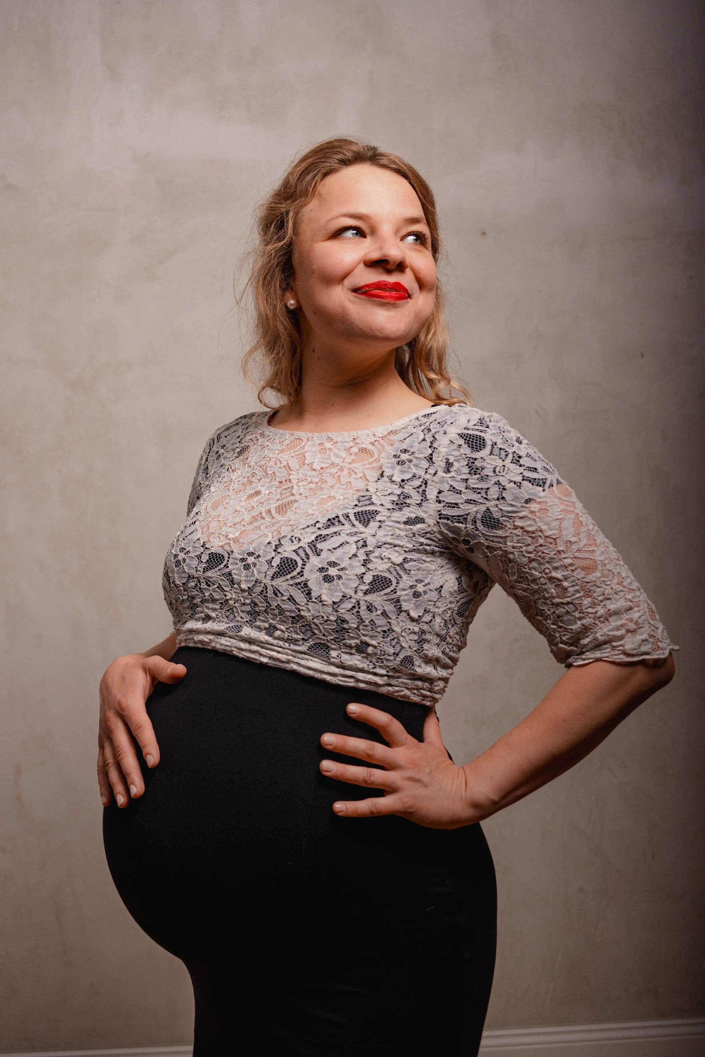 Maternity Photoshoot Berlin — A Moment That Becomes Memory Photo Studio Berlin