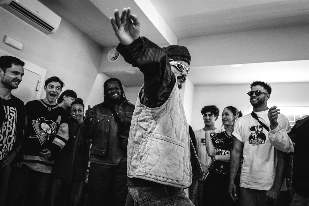 Backstage performance documentation with dancers and audience in Berlin