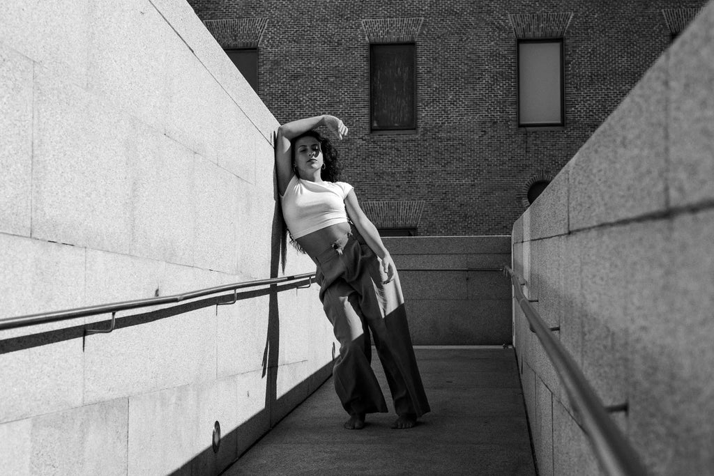 Black and white urban portrait of a dancer in Berlin