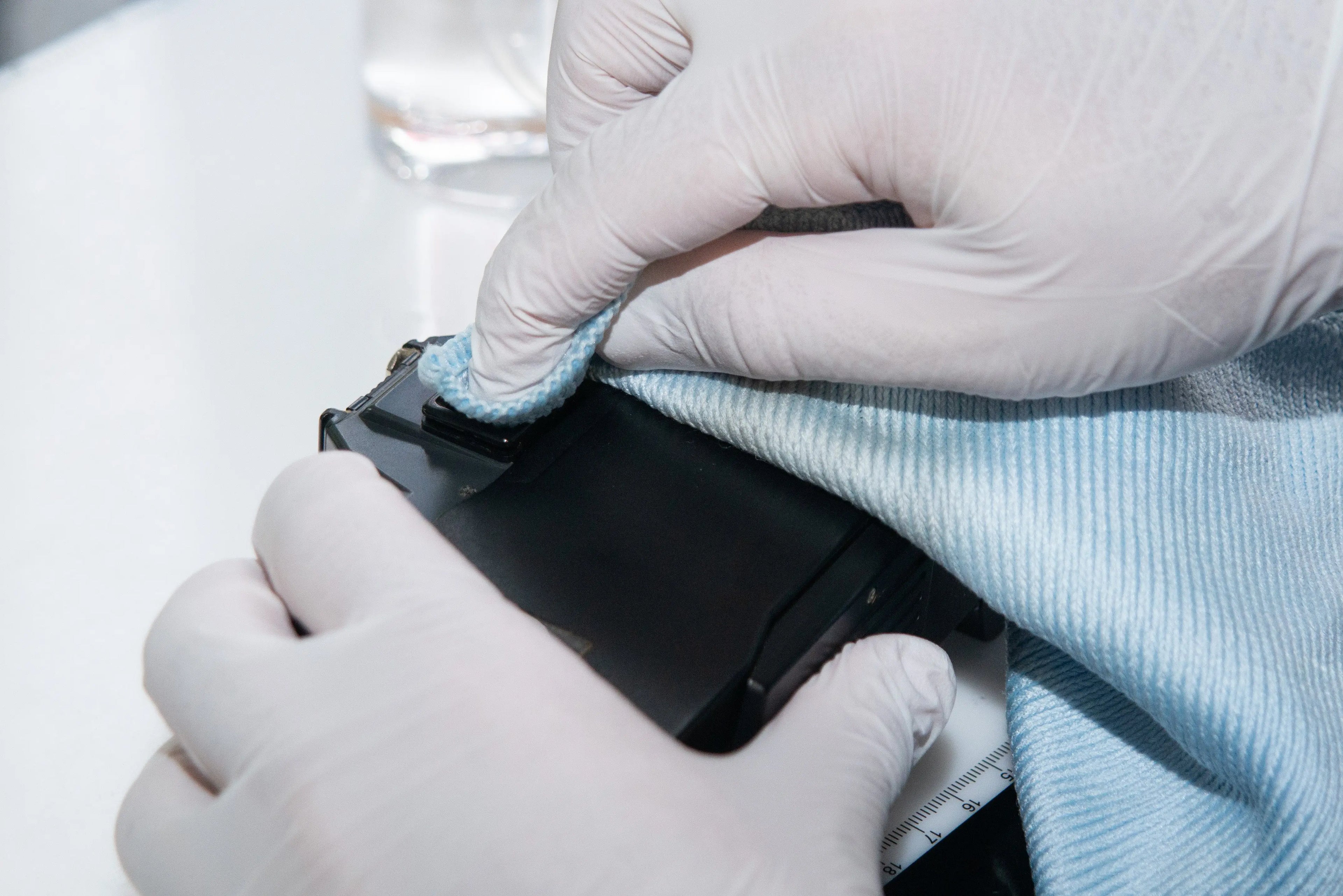 Detailed cleaning of an analog camera body
